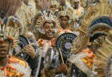 Acima, a escola de samba Acadêmicos do Tatuapé (Foto- Paulo Pinto : LIGASP)