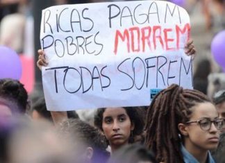 Manifestação de mulheres pela legalização do aborto no Rio de Janeiro, em 2016.