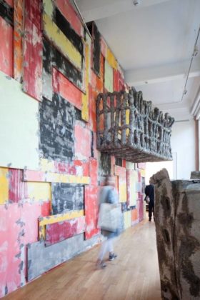 “Folly”, obra de Phyllida Barlow que ocupa o pavilhão inglês.