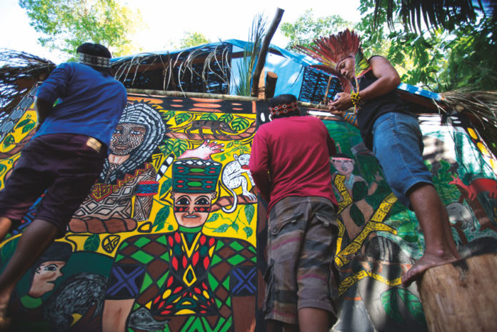 O coletivo Mahku, do povo Huni Kuin (Acre), que expõe na mostra Encontros Ameríndios