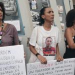 Cena do filme "Auto da Resistência" de Natasha Neri e Lula Carvalho. Na cena, Marielle Franco, vereadora assassinada no Rio em 14 de março de 2018, ao lado de mães de jovens mortos pela polícia. Filme é um dos exibidos pelo Sesc dentro do Festival É Tudo Verdade.