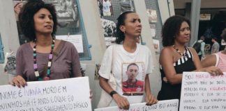 Cena do filme "Auto da Resistência" de Natasha Neri e Lula Carvalho. Na cena, Marielle Franco, vereadora assassinada no Rio em 14 de março de 2018, ao lado de mães de jovens mortos pela polícia. Filme é um dos exibidos pelo Sesc dentro do Festival É Tudo Verdade.