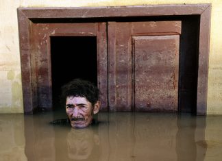 Gideon Mendel Submerged Portraits oão Pereira de Araújo, Rio Branco, Brasil, 14 de março de 2015.