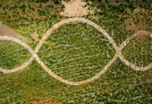 A land art do italiano Michelangelo Pistoletto, agora finalizada, com 20 toneladas de pedras, encontra lugar permanente no Festival Arte Serrinha, em Bragança Paulista.