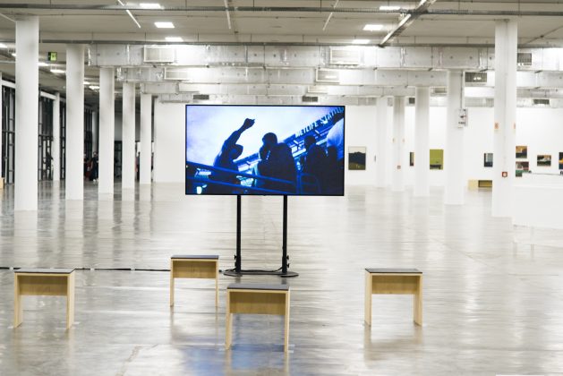 Obra em vídeo de Deana Lawson na mostra "Vento. Foto: Cortesia Bienal de São Paulo.