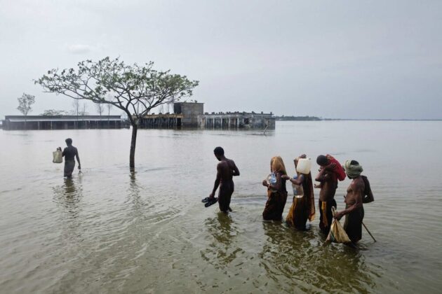 Em razão da Cúpula do Clima 2021, relembramos seu trabalho "A tempestade que se aproxima", que denuncia a inércia dos líderes mundiais ao documentar os efeitos danosos da mudança climática em Bangladesh, uma década atrás