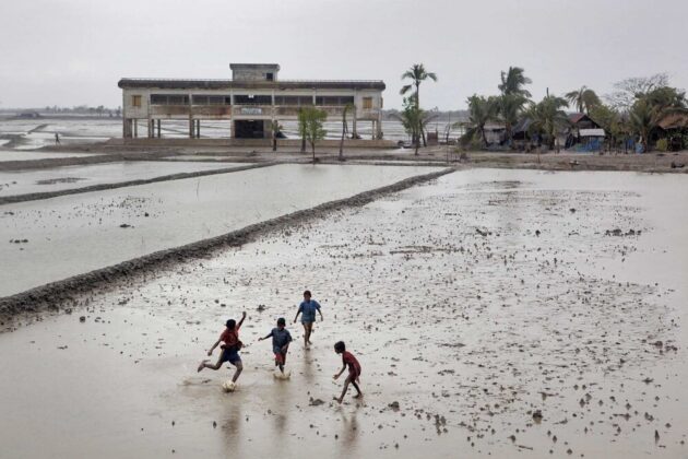 Em razão da Cúpula do Clima 2021, relembramos seu trabalho "A tempestade que se aproxima", que denuncia a inércia dos líderes mundiais ao documentar os efeitos danosos da mudança climática em Bangladesh, uma década atrás