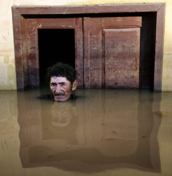 João Pereira de Araújo photographed by Gideon Mendel for his "Submerged Portraits" series.