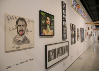 Overview of the "Língua Solta" exhibition, in the foreground "Olha Minha Lingua", by Alex dos Santos. Photo: Ciete Silverio.