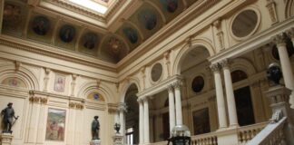 Vista da escadaria do Museu Paulista da Universidade de São Paulo