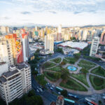 Imagem horizontal, colorida. Vista da Praça Raul Soares, em Belo Horizonte, onde ocorre o CURA 2021