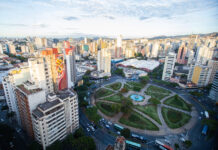 Imagem horizontal, colorida. Vista da Praça Raul Soares, em Belo Horizonte, onde ocorre o CURA 2021