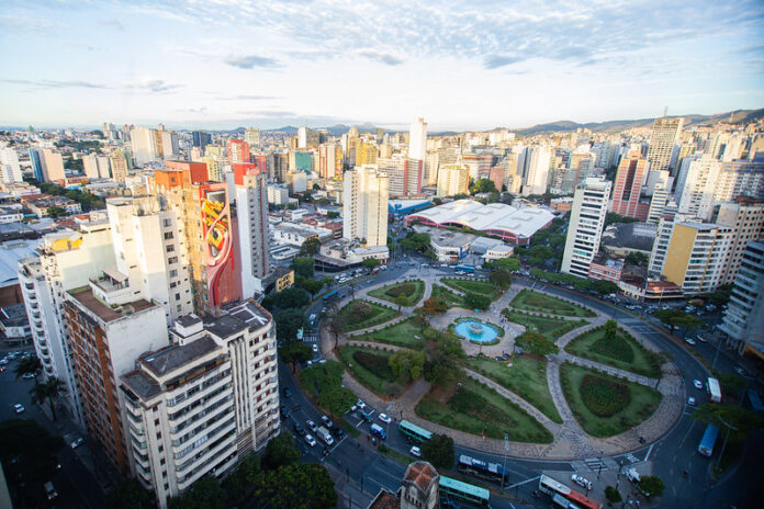 Imagem horizontal, colorida. Vista da Praça Raul Soares, em Belo Horizonte, onde ocorre o CURA 2021