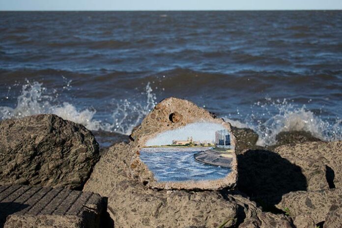 Foto horizontal, colorida. Obra de Luisa Lerman escolhida para a BIENALSUR