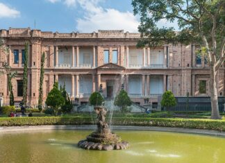 Imagem colorida, horizontal. Fotografia da Pinacoteca do Estado de São Paulo, um dos museus afetados pelas medidas do governo Federal