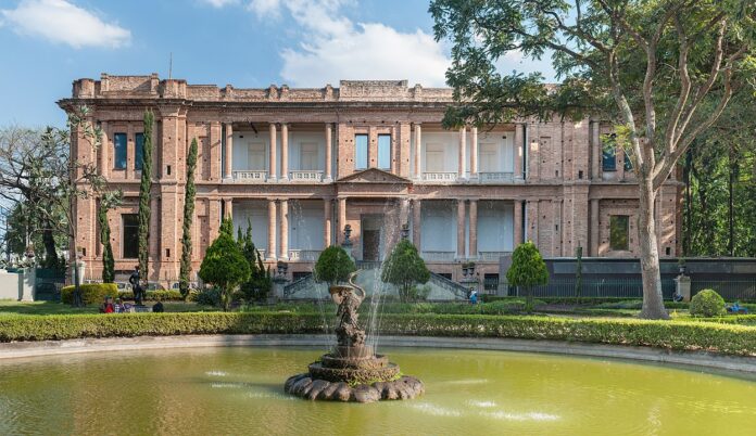 Imagem colorida, horizontal. Fotografia da Pinacoteca do Estado de São Paulo, um dos museus afetados pelas medidas do governo Federal