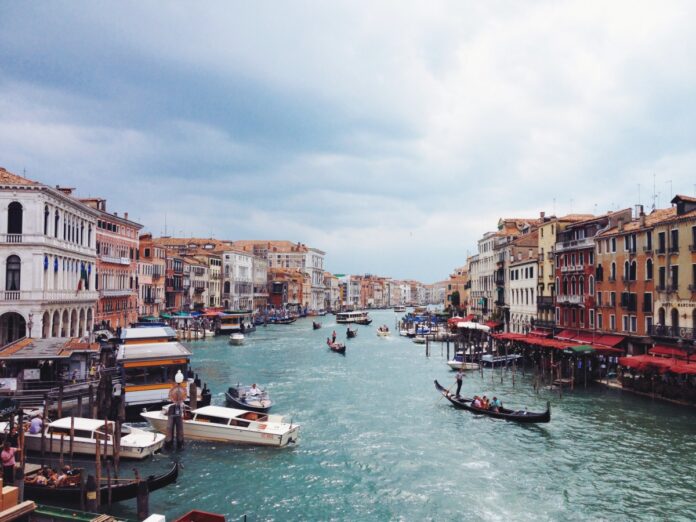 Vista do canal de Veneza. Foto: Creative Commons.