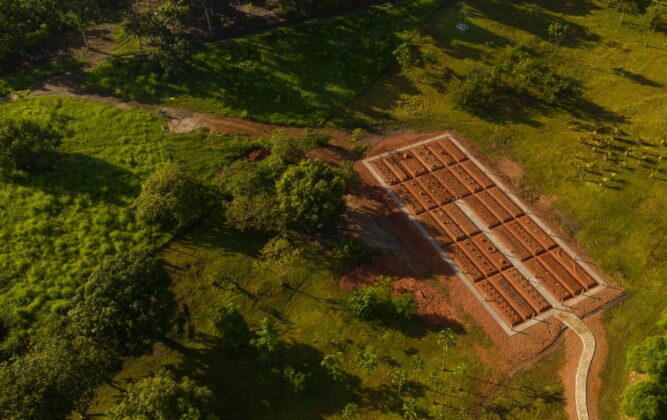 Vista aérea de "Campo da fome", de Matheus Rocha Pitta.