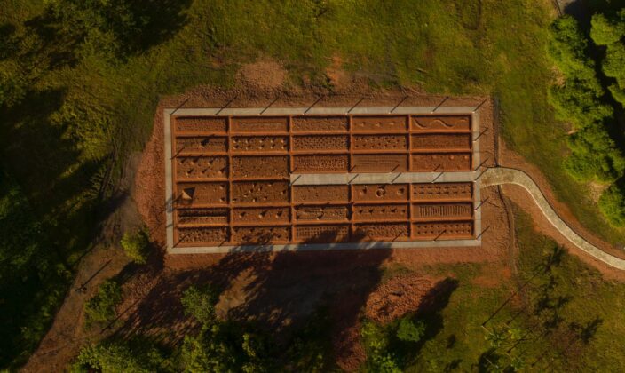 Vista aérea de "Campo da fome", de Matheus Rocha Pitta.