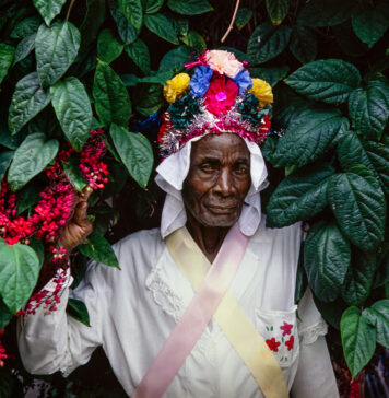 Gaudêncio da Conceição durante Festa de São Benedito, Conceição da Barra, ES, c. 1989. Crédito: Walter Firmo/Acervo IMS.