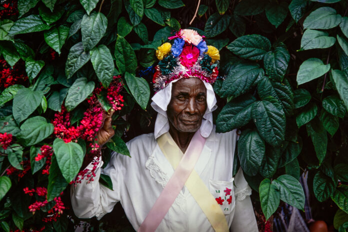 Gaudêncio da Conceição durante Festa de São Benedito, Conceição da Barra, ES, c. 1989. Crédito: Walter Firmo/Acervo IMS.