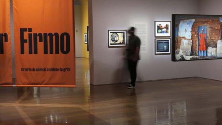 Vista da exposição “No verbo do Silêncio a Síntese do Grito”, no IMS Paulista. Foto: Helio Campos Mello.