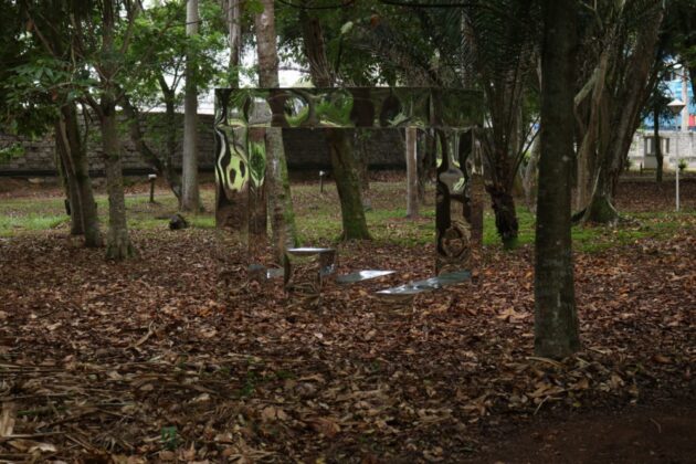 Maria Tereza Aigner e Thiago Sobreiro, "Módulos Espelhados”, no Parque Cultural Casa do Governador. Foto: Giulia Bravo