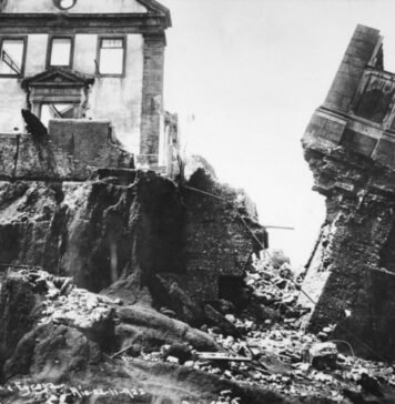 Restos de observatório e de igreja, fruto da demolição da demolição do Morro do Castelo, Rio de Janeiro, RJ (1922), em "Moderna pelo avesso". Foto: Augusto Malta/Acervo Instituto Moreira Salles/Coleção Gilberto Ferrez