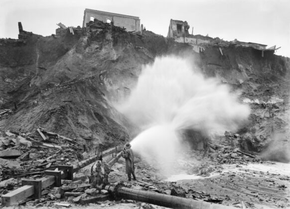 Demolição do Morro do Castelo, Rio de Janeiro, RJ (c. 1922). Foto: autoria não identificada/Acervo Instituto Moreira Salles/Coleção Sebastião Lacerda