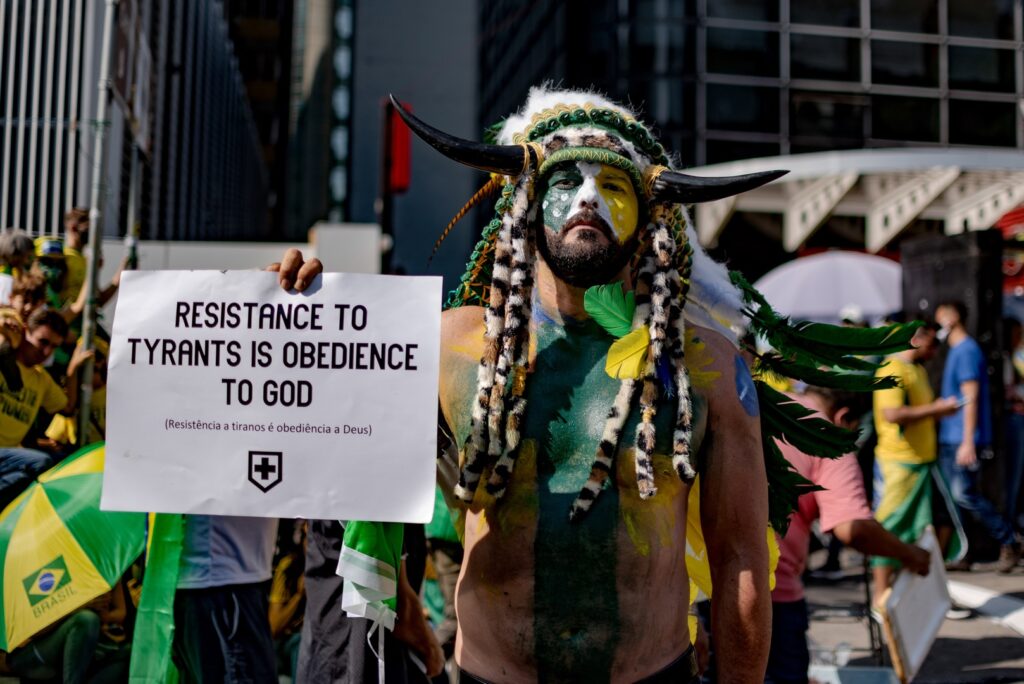 Homem travestido de ‘viking do Capitólio’