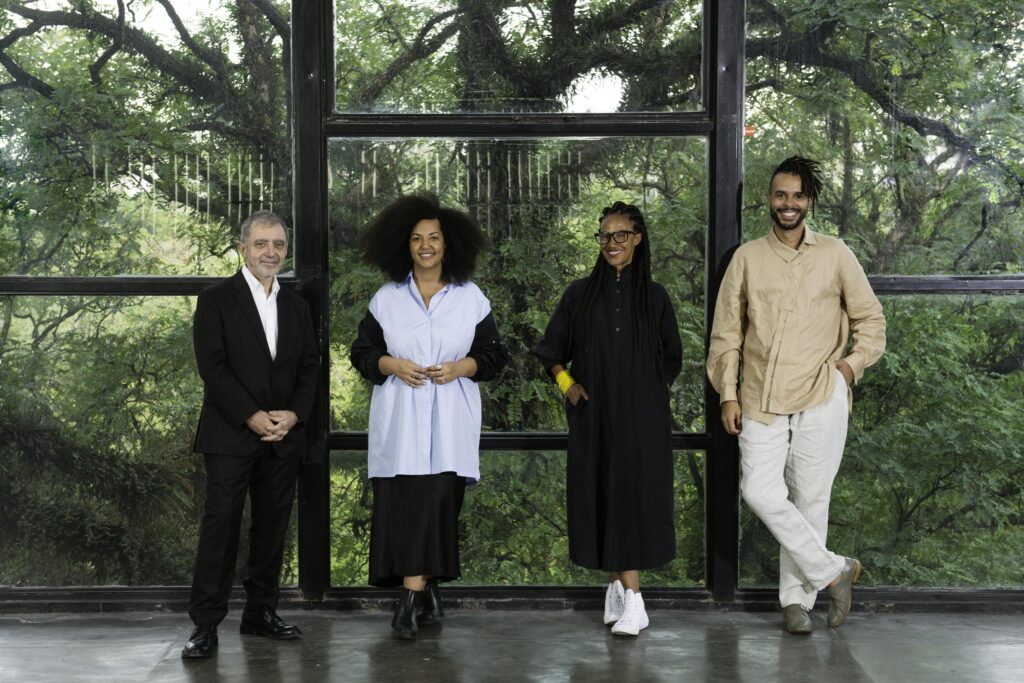 Coletivo de curadores da 35ª Bienal. Da esq. para a dir.: Manuel Borja-Villel, Diane Lima, Grada Kilomba e Hélio Menezes. Crédito: Levi Fanan/Fundação Bienal de São Paulo