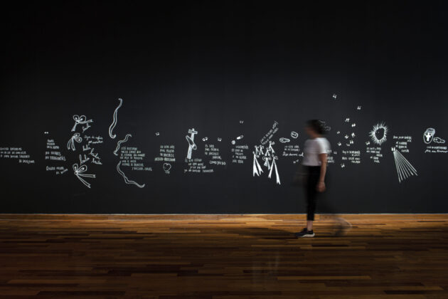 Obra de Claudia del Río, na exposição 'Qué cosa, la poesía visual?'. Foto: Maia Croizet