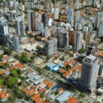 Avenida Rebouças, eixo de transporte em São Paulo que vem passando por intensa verticalização. Crédito: Reprodução/Google Earth