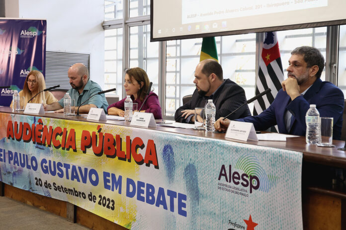 Representantes de fóruns, sindicatos e coletivos de artistas, durante audiência pública na Assembleia Legislativa