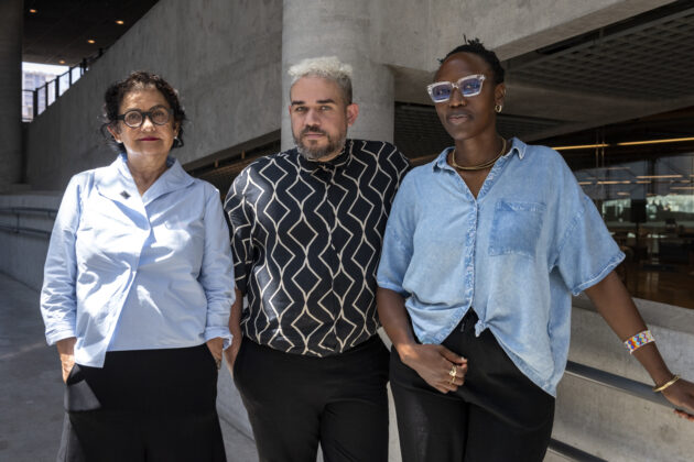 Solange Farkas, fundadora e diretora artística do Videobrasil, ao lado dos curadores Raphael Fonseca e Renée Akitelek Mboya. Foto: Divulgação 22ª Bienal Sesc_Videobrasil